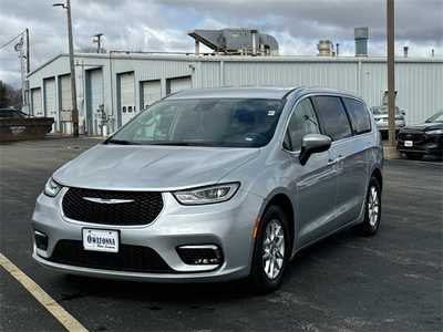 2023 Chrysler Pacifica, $23499. Photo 2