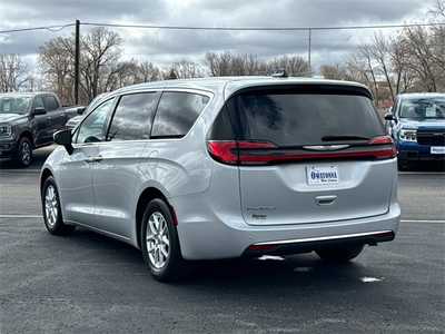 2023 Chrysler Pacifica, $23499. Photo 4