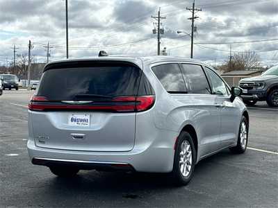 2023 Chrysler Pacifica, $23499. Photo 5
