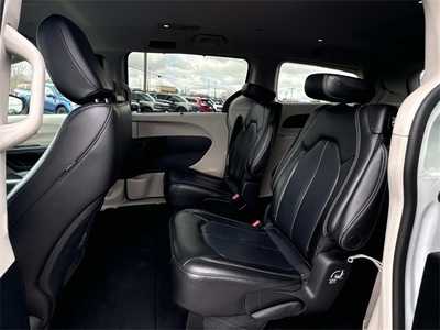 2023 Chrysler Pacifica, $23999. Photo 10