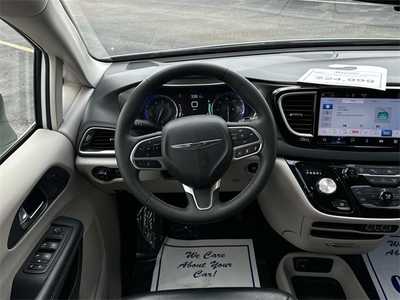 2023 Chrysler Pacifica, $23999. Photo 12