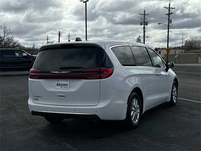2023 Chrysler Pacifica, $23999. Photo 5