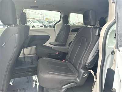 2023 Chrysler Voyager, $22999. Photo 10