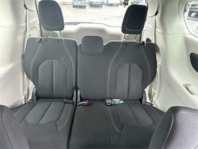 2023 Chrysler Voyager, $22999. Photo 11