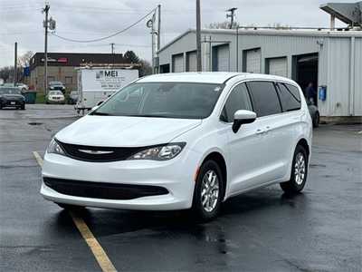 2023 Chrysler Voyager, $22999. Photo 2