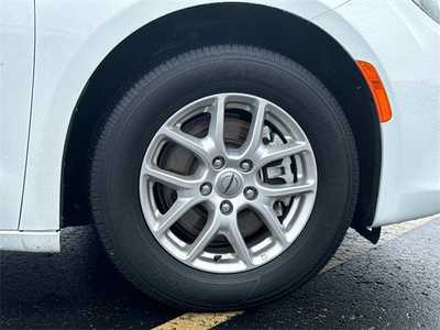 2023 Chrysler Voyager, $22999. Photo 7