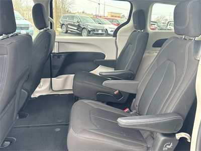 2023 Chrysler Voyager, $22999. Photo 10