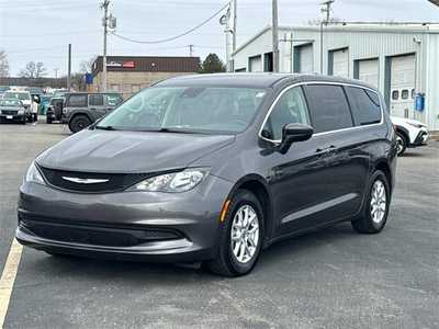 2023 Chrysler Voyager, $22999. Photo 2