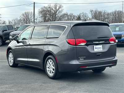 2023 Chrysler Voyager, $22999. Photo 4