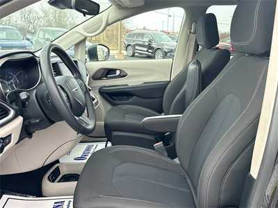 2023 Chrysler Voyager, $22999. Photo 8