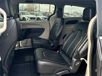 2023 Chrysler Pacifica, $23999. Photo 10
