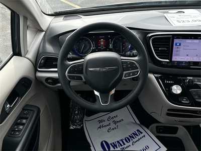 2023 Chrysler Pacifica, $23999. Photo 12