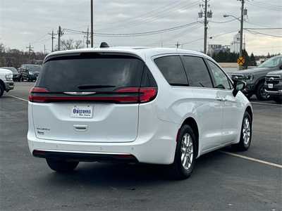 2023 Chrysler Pacifica, $23999. Photo 5