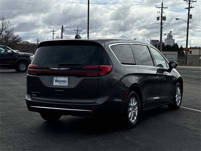 2023 Chrysler Pacifica, $23999. Photo 5