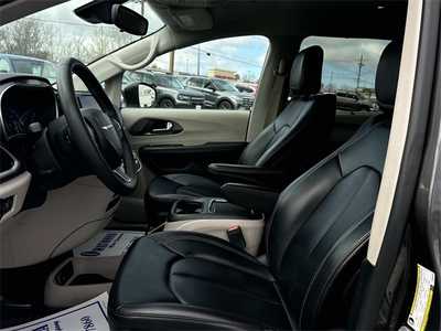 2023 Chrysler Pacifica, $23999. Photo 8