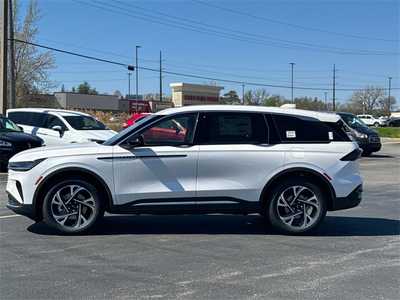 2025 Lincoln Nautilus, $54943. Photo 4