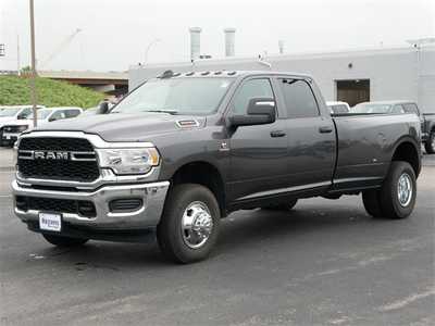 2024 RAM 3500 Crew Cab, $46999. Photo 2