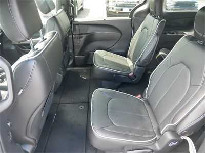 2025 Chrysler Pacifica, $51200. Photo 12