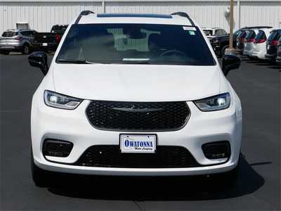 2025 Chrysler Pacifica, $51200. Photo 2