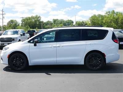 2025 Chrysler Pacifica, $51200. Photo 4