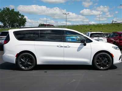 2025 Chrysler Pacifica, $51200. Photo 8