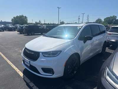 2025 Chrysler Pacifica, $53229. Photo 1