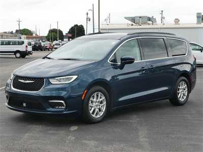 2022 Chrysler Pacifica, $22999. Photo 2