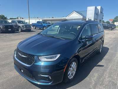 2022 Chrysler Pacifica, $22999. Photo 1