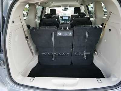 2021 Chrysler Pacifica, $17499. Photo 6
