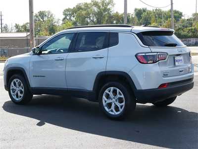 2024 Jeep Compass, $21999. Photo 3