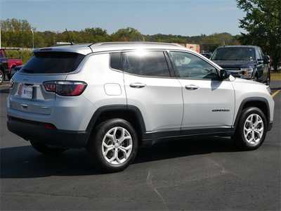2024 Jeep Compass, $21999. Photo 4