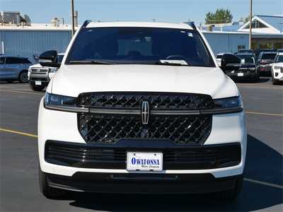 2025 Lincoln Navigator L, $105675. Photo 2