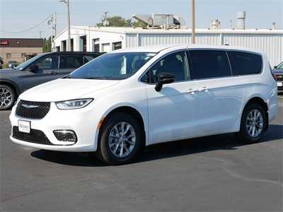 2026 Chrysler Pacifica, $42999. Photo 3