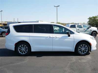 2026 Chrysler Pacifica, $42999. Photo 8