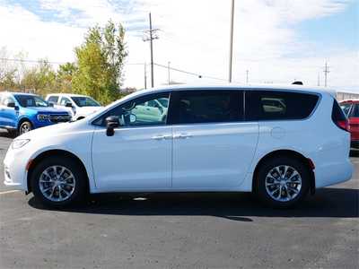 2026 Chrysler Pacifica, $46430. Photo 4