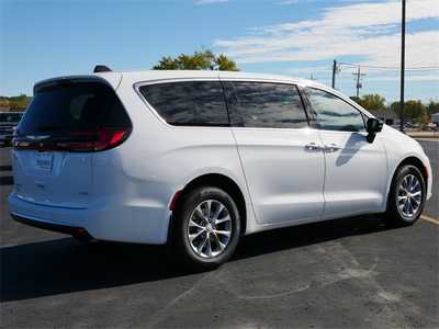 2026 Chrysler Pacifica, $46430. Photo 7