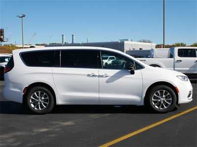 2026 Chrysler Pacifica, $46430. Photo 8