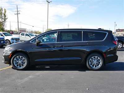 2026 Chrysler Pacifica, $46430. Photo 4