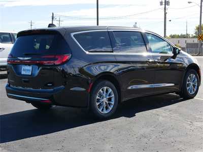 2026 Chrysler Pacifica, $46430. Photo 7