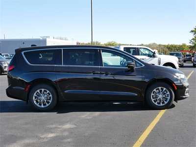 2026 Chrysler Pacifica, $46430. Photo 8