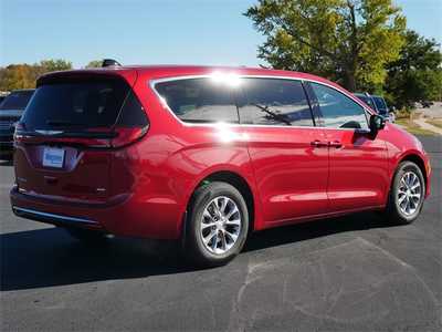 2026 Chrysler Pacifica, $46925. Photo 7