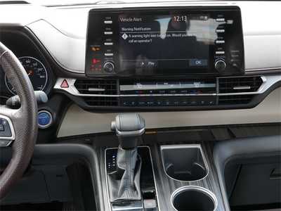 2022 Toyota Sienna, $45999. Photo 10