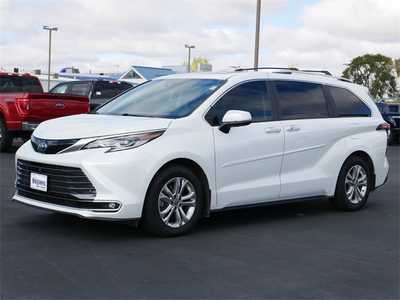 2022 Toyota Sienna, $45999. Photo 2