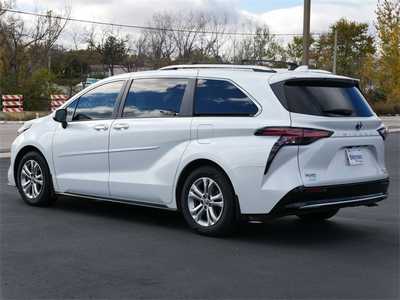 2022 Toyota Sienna, $45999. Photo 3