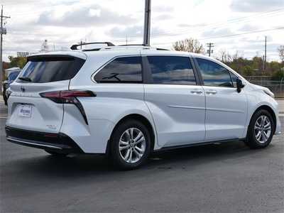 2022 Toyota Sienna, $45999. Photo 4