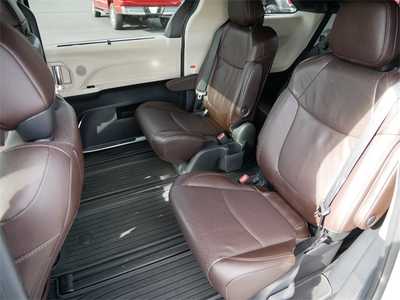 2022 Toyota Sienna, $45999. Photo 8