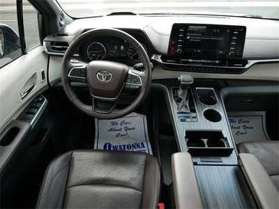 2022 Toyota Sienna, $45999. Photo 9