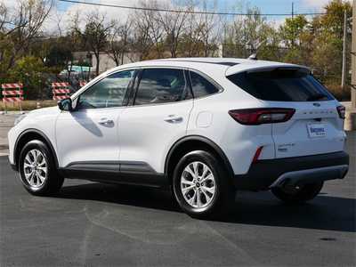 2025 Ford Escape, $25499. Photo 3