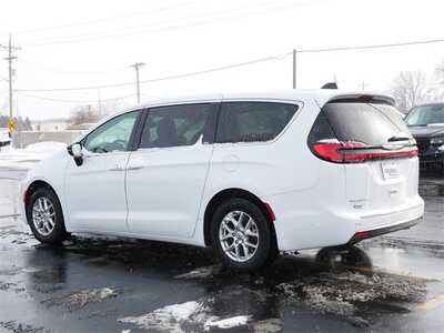 2024 Chrysler Pacifica, $28999. Photo 4
