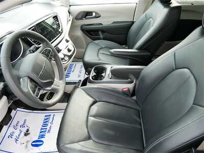 2024 Chrysler Pacifica, $28999. Photo 6